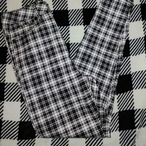 Hot Topic Denim - Plaid Jegging - Sz 9